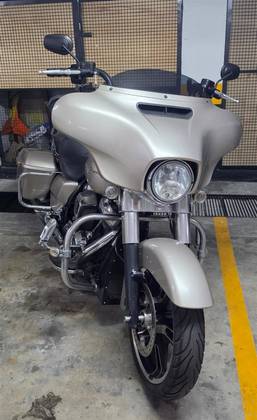 HARLEY-DAVIDSON STREET GLIDE HARLEY-DAVIDSON STREET GLIDE